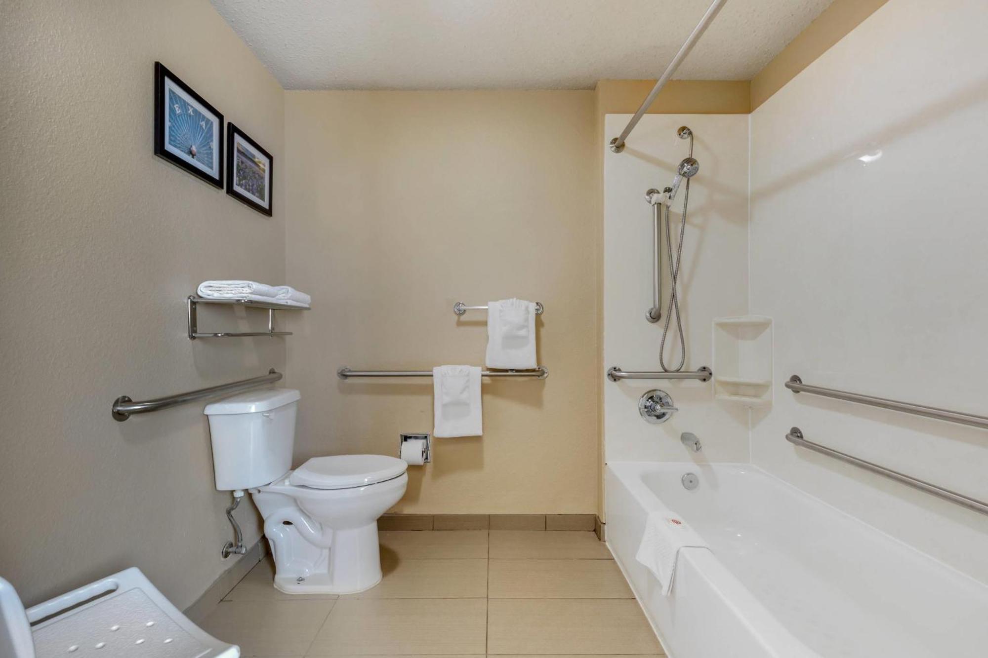 Hotel Comfort North - Near Area 3*