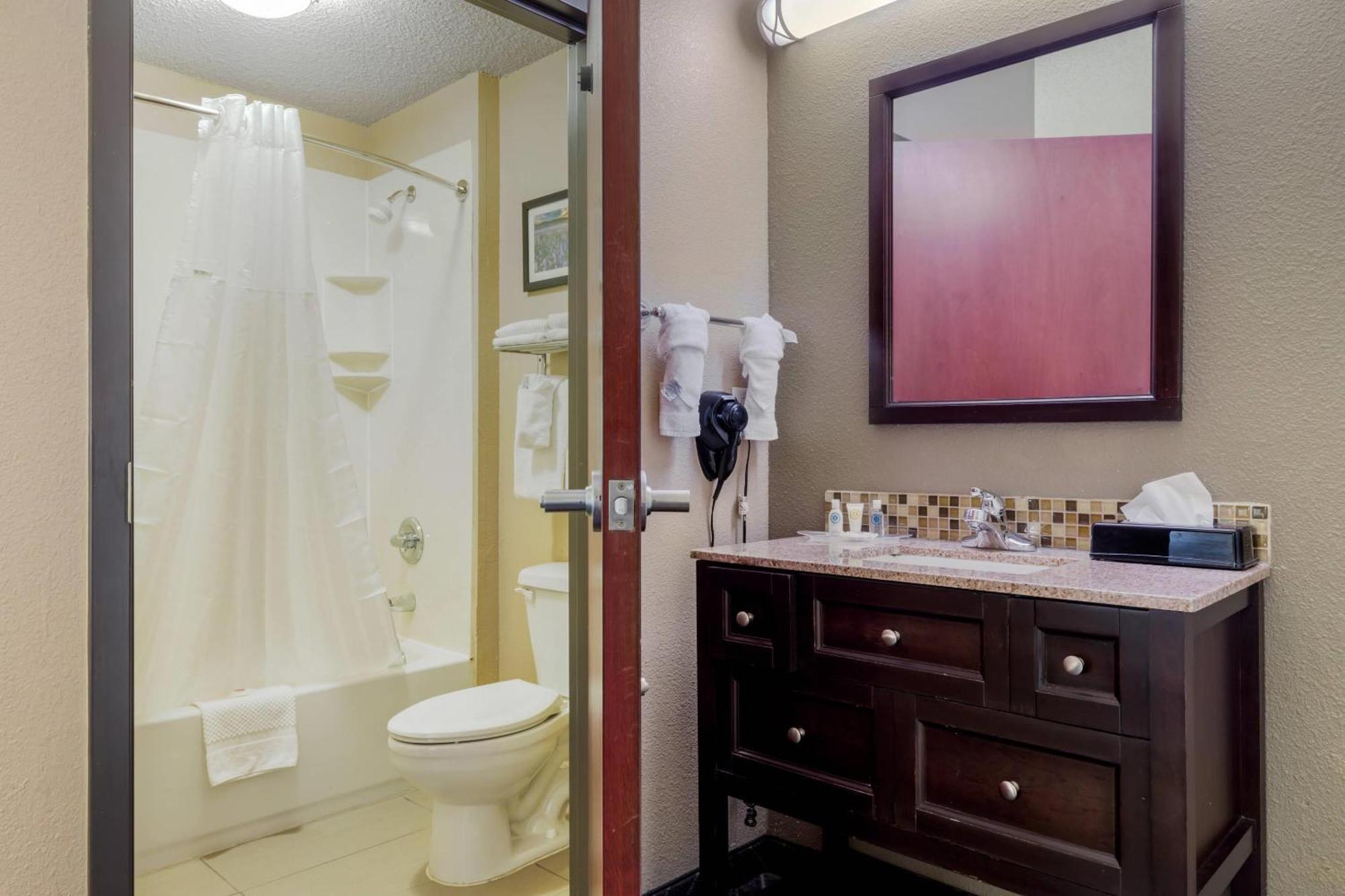 Comfort North - Near Area Hotel Waco