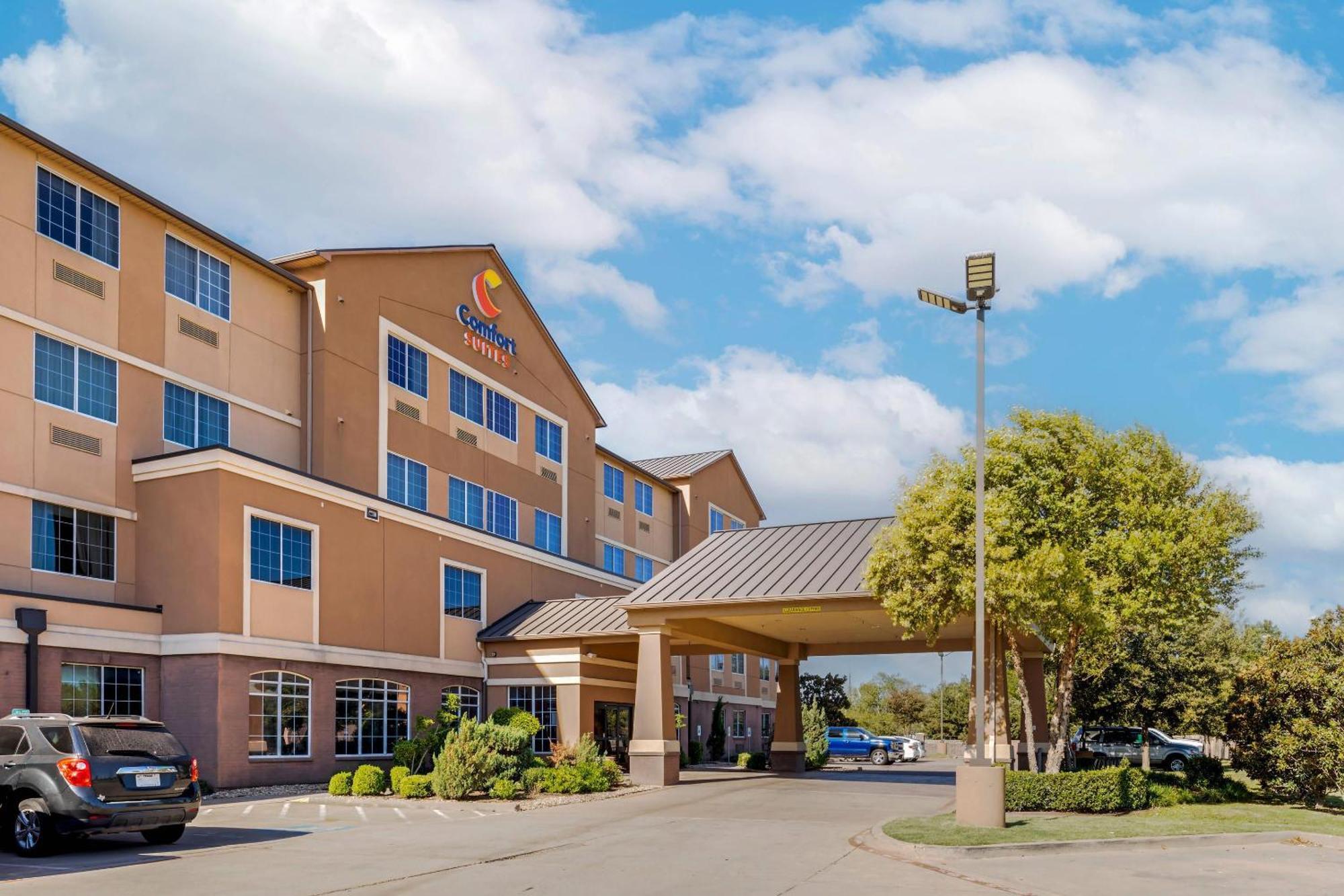 Comfort North - Near Area Hotel